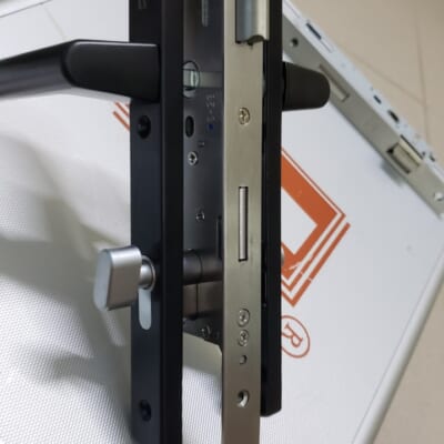 Khóa cửa đơn điểm