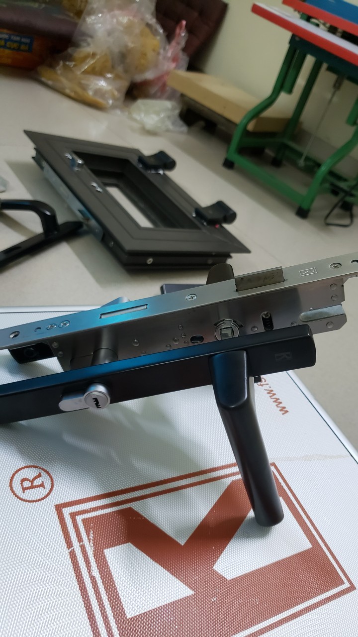 Khóa cửa đơn điểm