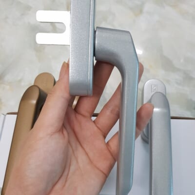 Tay nắm cửa đa điểm