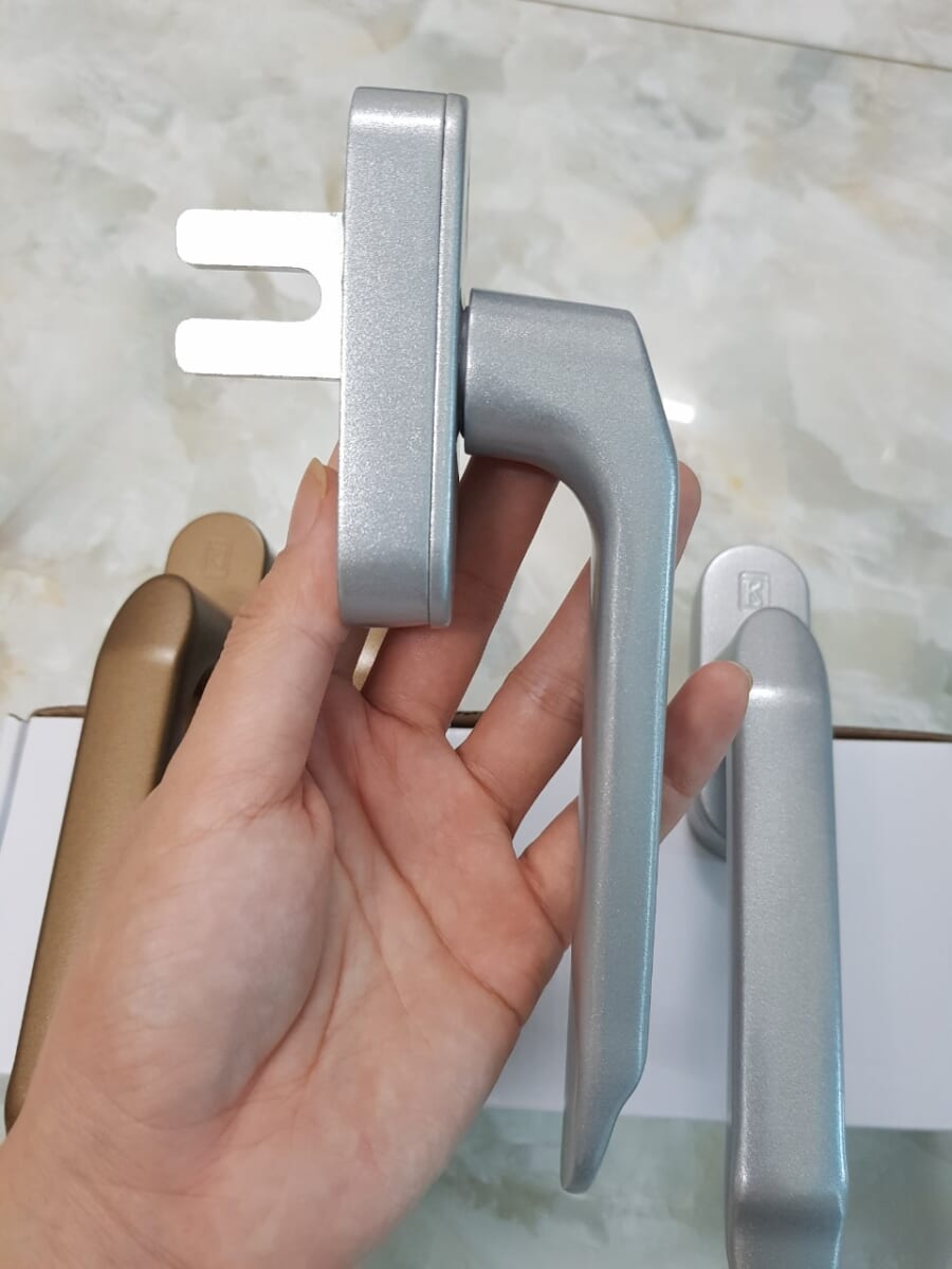 Tay nắm cửa đa điểm