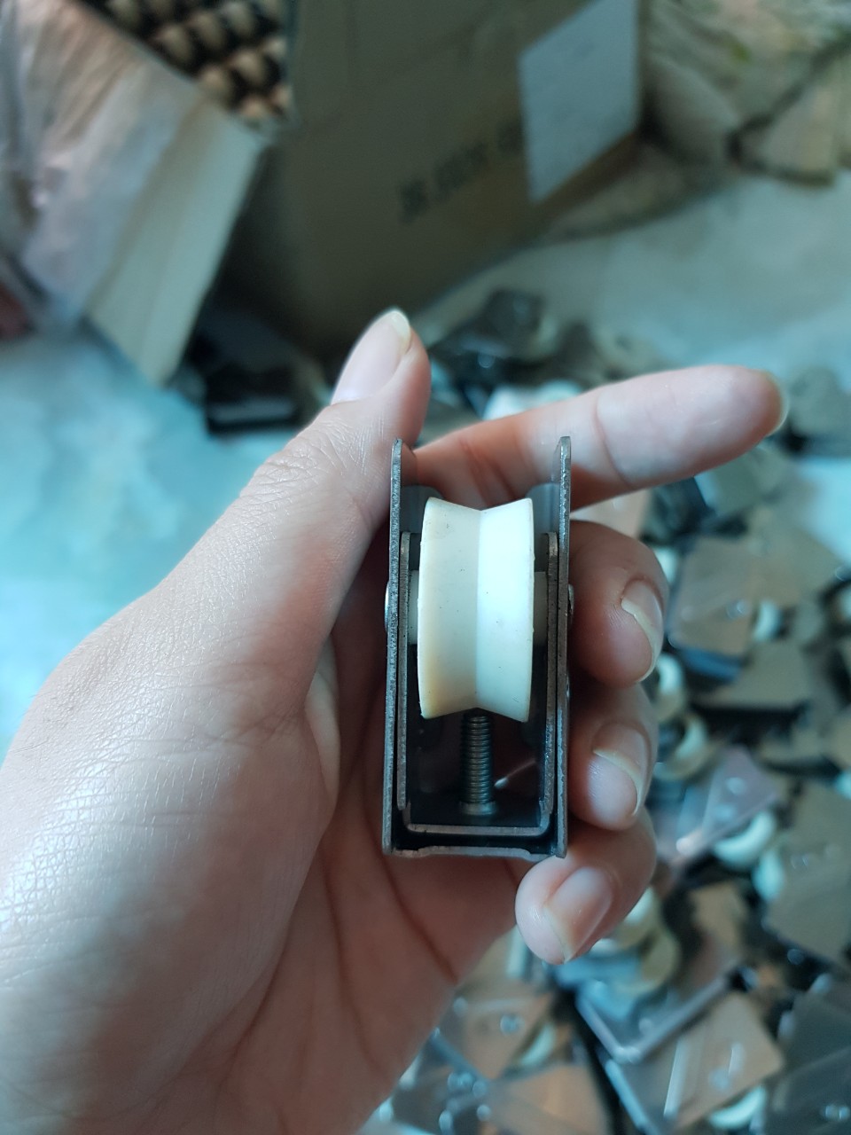 Bánh xe cửa lùa