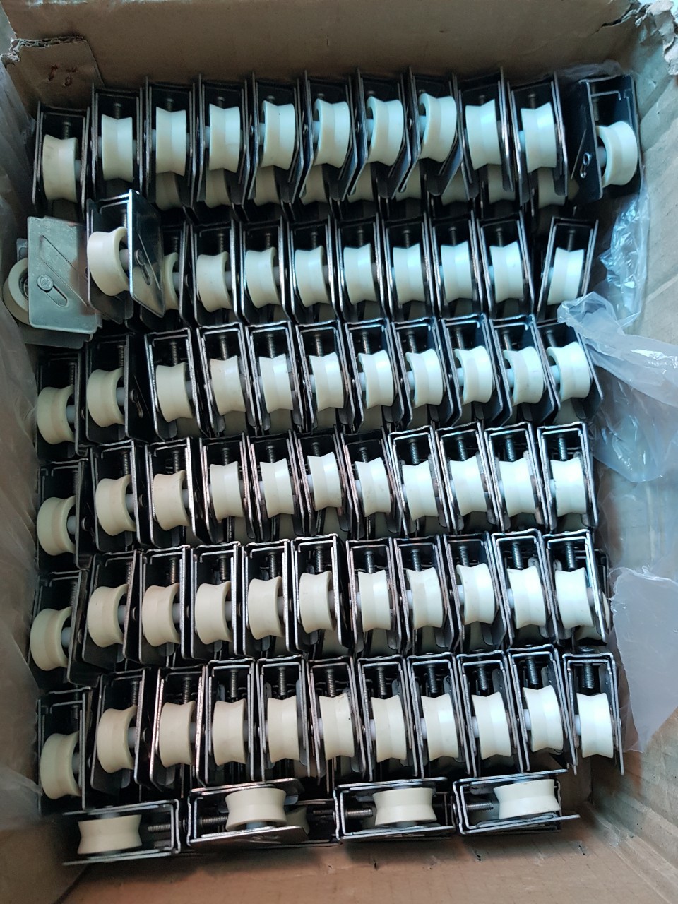Bánh xe cửa lùa