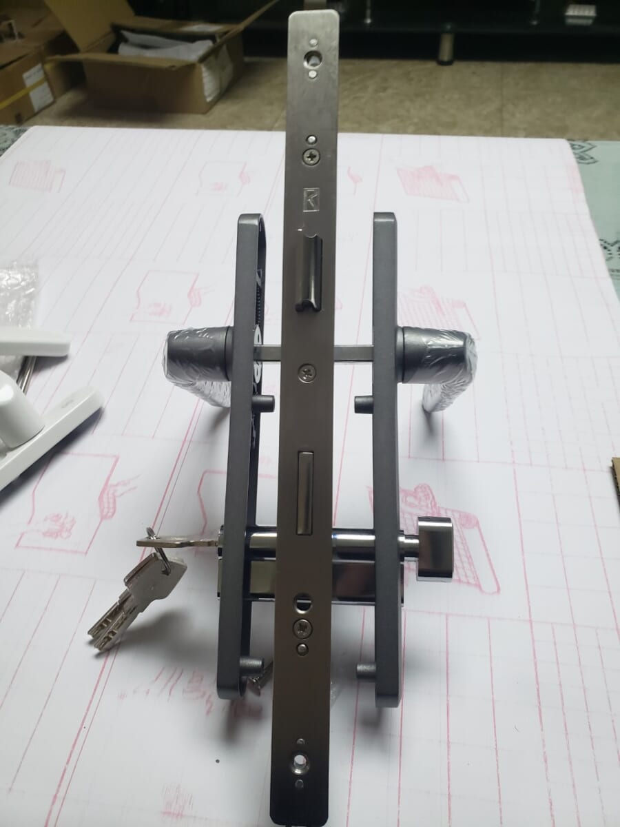 Tay nắm cửa đa diểm